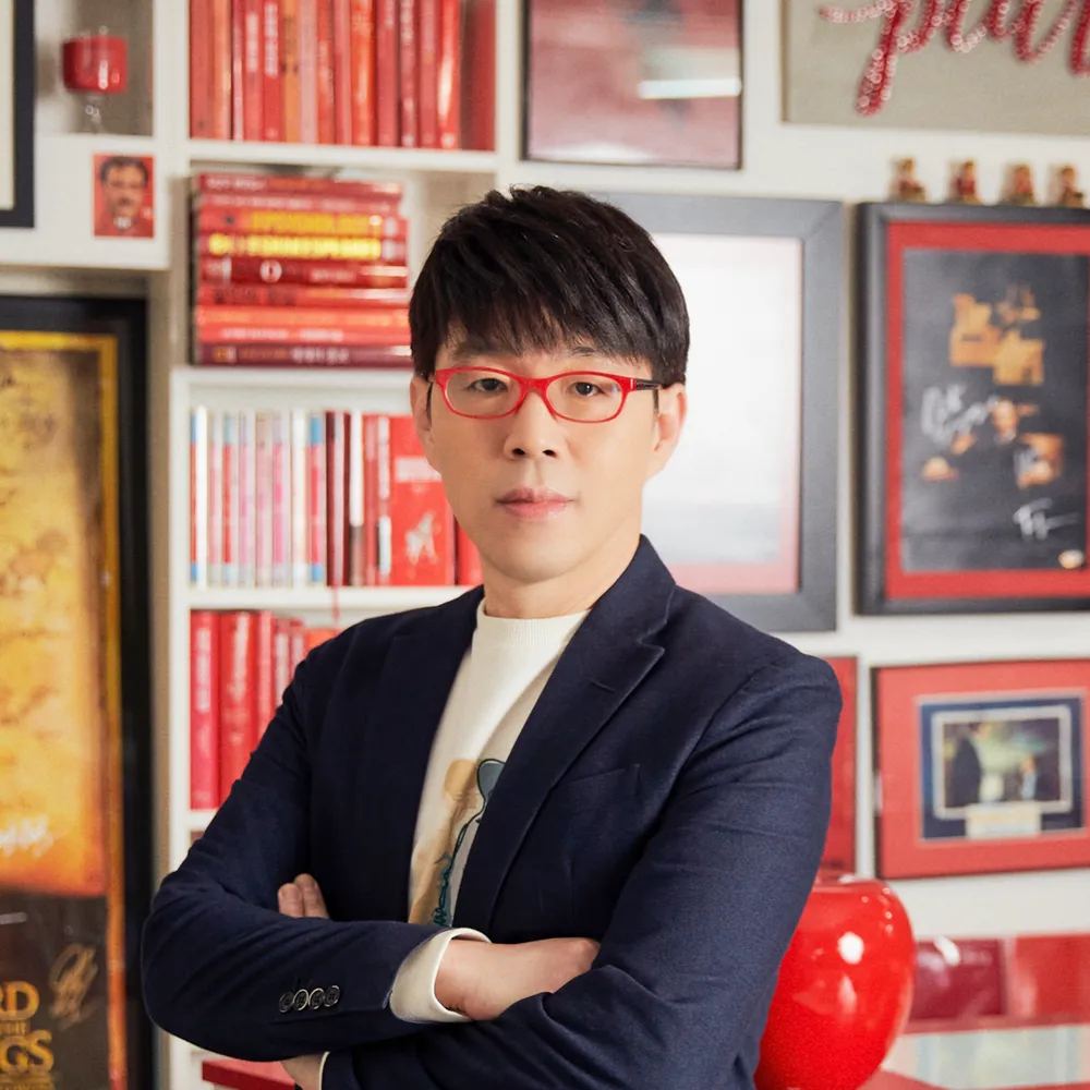 이동진 평론가 로고